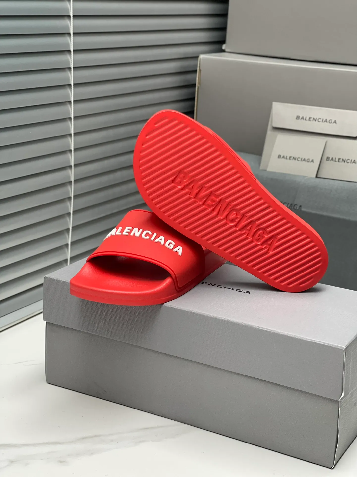 👟👟Ex-factory price 240👟👟 Women's Shoes Women's Clothing Balenciaga 2023 trendy slippers!  Balenciaga Political Campaign Latest Abrasive Development!  A favorite of European and American ladies, celebrities, and Internet celebrity girls. Exquisite uppers are hand-sewn and threaded. They are fluffy and soft, skin-friendly and soft, a must-have for summer. Fashionable but not overly ostentatious. Original natural rubber non-slip and wear-resistant sole. Size 35-40, 39-45 matching counter latest original packaging.